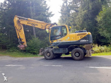 escavatore gommato Hyundai