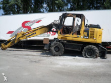 pelle sur pneus Komatsu