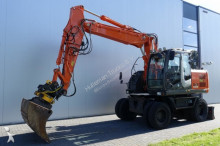 pelle sur pneus Hitachi