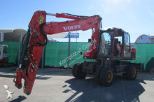 escavatore gommato Volvo
