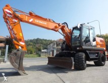 pelle sur pneus Hitachi