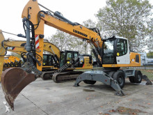 graafmachine op banden Liebherr