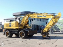 escavatore gommato Komatsu