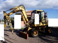 escavatore gommato Komatsu