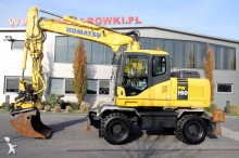 escavatore gommato Komatsu
