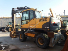graafmachine op banden Volvo
