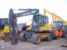 escavatore gommato Volvo