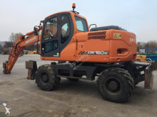 pelle sur pneus Doosan