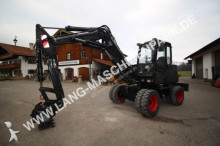 pelle sur pneus Komatsu