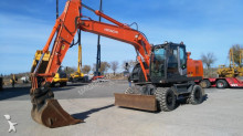 pelle sur pneus Hitachi