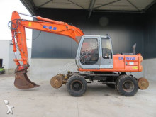 pelle sur pneus Hitachi