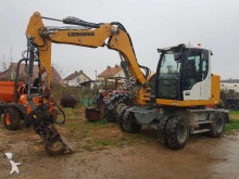 escavatore gommato Liebherr