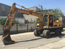pelle sur pneus Caterpillar