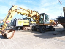 excavator pe roti Liebherr