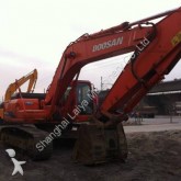 pelle sur chenilles Doosan