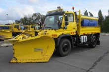 camion saleuse-déneigeuse Mercedes