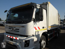 camion benne à ordures ménagères Volvo