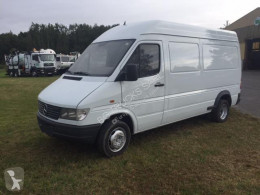 engin de voirie Mercedes 412D
