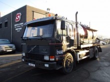 camion hydrocureur Volvo