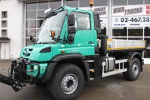 camion saleuse-déneigeuse Mercedes