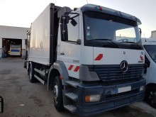 camión volquete para residuos domésticos Mercedes