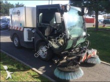 camion balayeuse accidenté