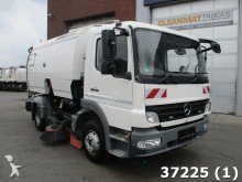 camion balayeuse Mercedes