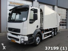 camion benne à ordures ménagères Volvo