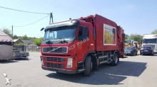 camion benne à ordures ménagères Volvo