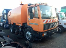 camion balayeuse Mercedes