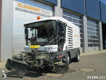 camion cu echipament de măturat străzi Ravo
