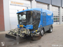 camion cu echipament de măturat străzi Ravo