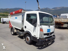 camion raccolta rifiuti Nissan