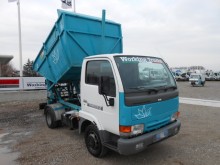 camion raccolta rifiuti Nissan