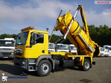 camion cu echipament de spălat străzi MAN
