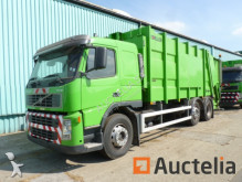 camion de colectare a deşeurilor menajere Volvo