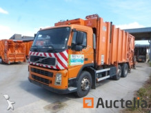 camion de colectare a deşeurilor menajere Volvo