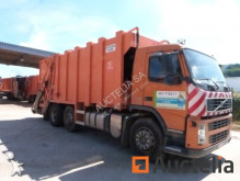 camion de colectare a deşeurilor menajere Volvo