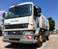 camion cu echipament de măturat străzi DAF