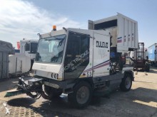 camion cu echipament de măturat străzi Dulevo