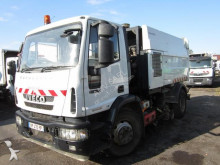 camion balayeuse Iveco