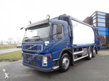 camion de colectare a deşeurilor menajere Volvo