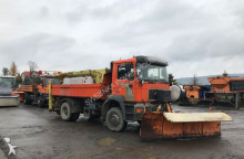 Mezzo di rete stradale MAN 4x4 z piaskarką, pługiem i HDS-em