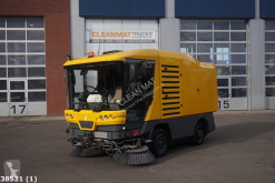 camion cu echipament de măturat străzi Ravo