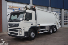camion de colectare a deşeurilor menajere Volvo