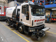camion cu echipament de măturat străzi Iveco