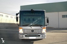 camion de colectare a deşeurilor menajere Mercedes