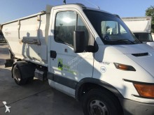 camión volquete para residuos domésticos Iveco