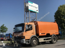 Mercedes Strassenkehrmaschine