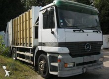 camion de colectare a deşeurilor menajere Mercedes